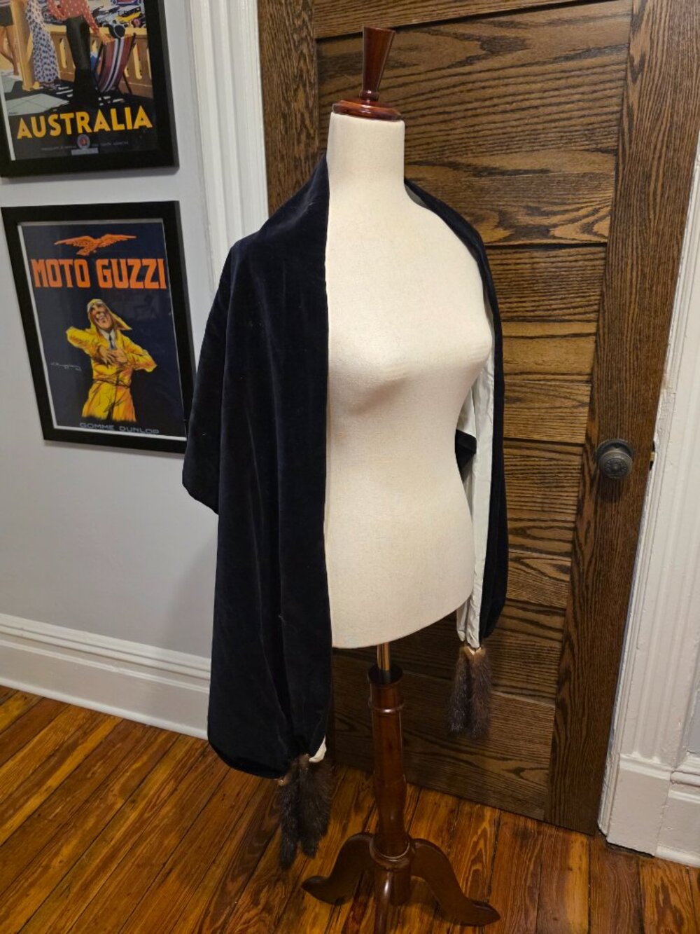 1940s 1950s Vintage Velvet Evening Shawl Wrap with Mink Tails - Picture 2 of 9